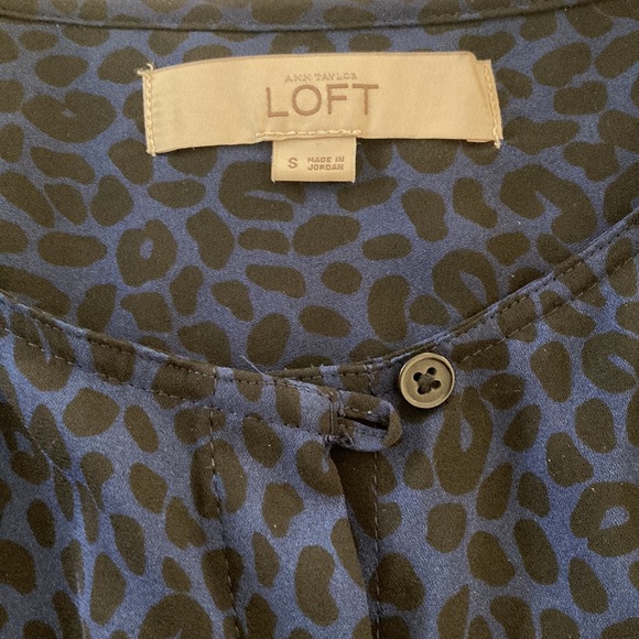 Ann Taylor LOFT Animal Print Buttoned Blouse Size Small EUC Like New - Picture 5 of 5